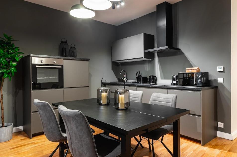 Authentic Apartment Next To Schwedenplatz Wina Bagian luar foto