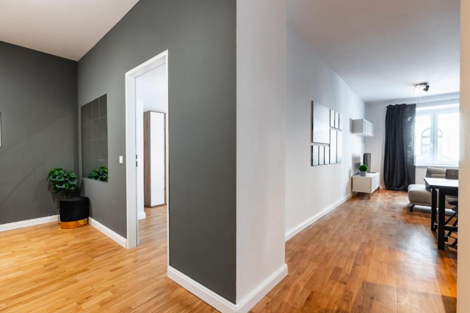 Authentic Apartment Next To Schwedenplatz Wina Bagian luar foto