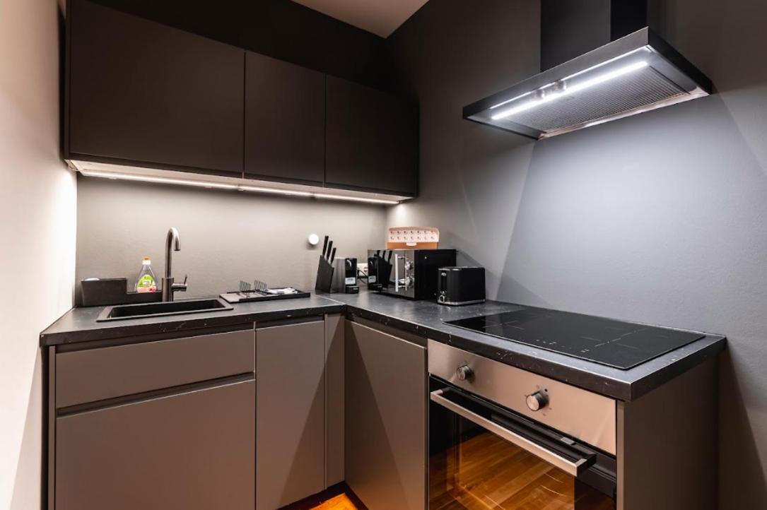 Authentic Apartment Next To Schwedenplatz Wina Bagian luar foto