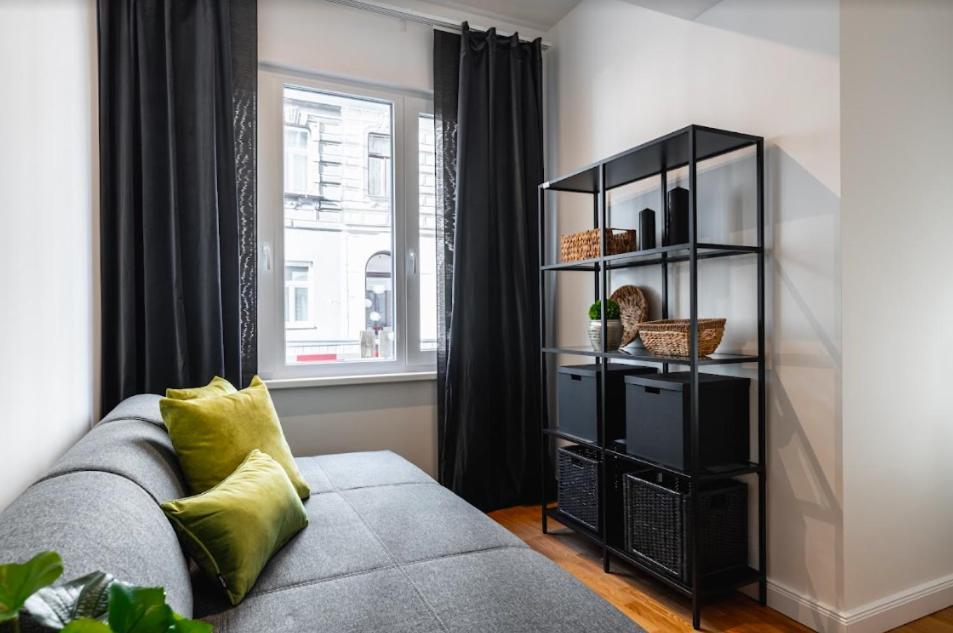 Authentic Apartment Next To Schwedenplatz Wina Bagian luar foto