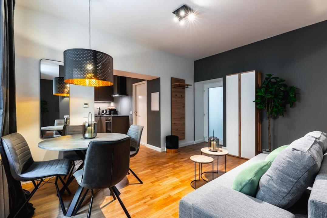 Authentic Apartment Next To Schwedenplatz Wina Bagian luar foto