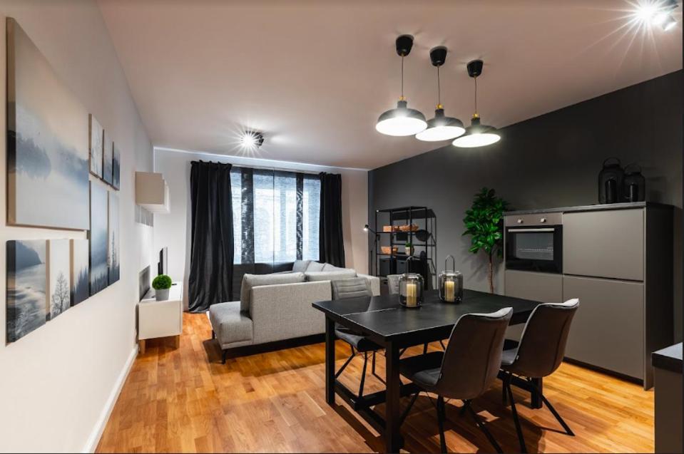 Authentic Apartment Next To Schwedenplatz Wina Bagian luar foto