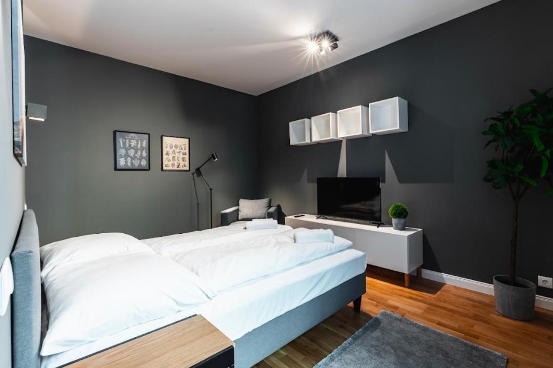 Authentic Apartment Next To Schwedenplatz Wina Bagian luar foto