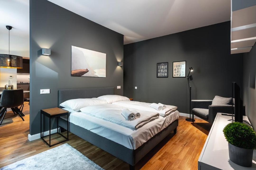 Authentic Apartment Next To Schwedenplatz Wina Bagian luar foto